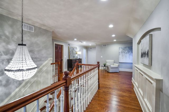 605 Thornwood Drive, Naperville, IL 60540
