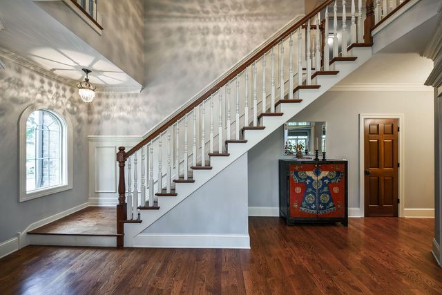 605 Thornwood Drive, Naperville, IL 60540