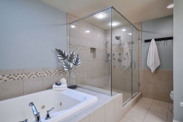605 Thornwood Drive, Naperville, IL 60540