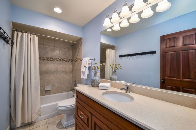 605 Thornwood Drive, Naperville, IL 60540