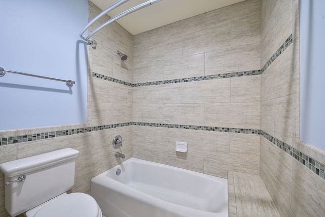 605 Thornwood Drive, Naperville, IL 60540