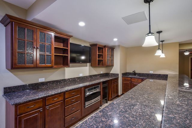 605 Thornwood Drive, Naperville, IL 60540
