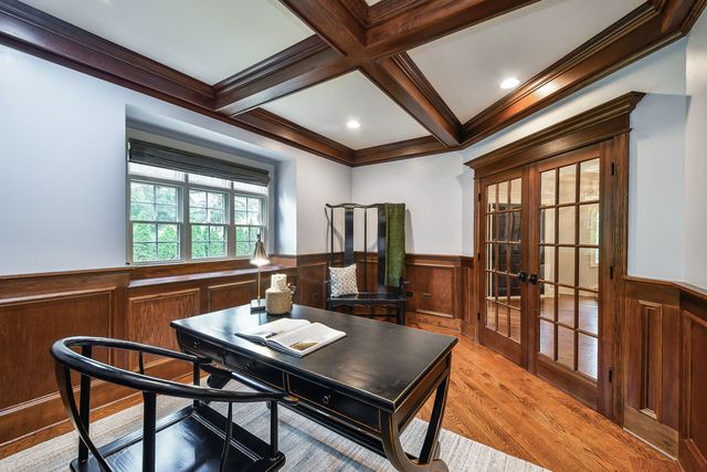 605 Thornwood Drive, Naperville, IL 60540