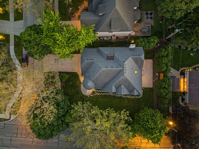 605 Thornwood Drive, Naperville, IL 60540