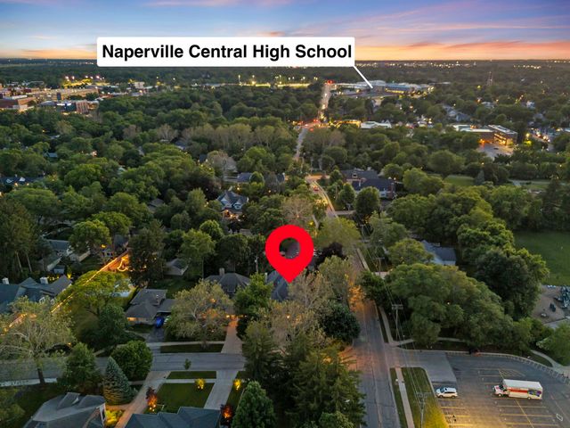 605 Thornwood Drive, Naperville, IL 60540