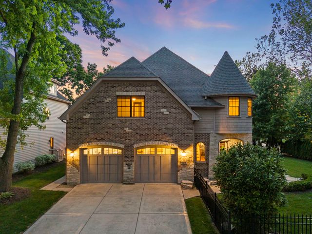 605 Thornwood Drive, Naperville, IL 60540