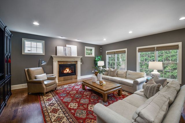 605 Thornwood Drive, Naperville, IL 60540