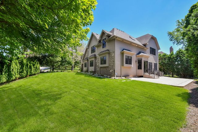 605 Thornwood Drive, Naperville, IL 60540