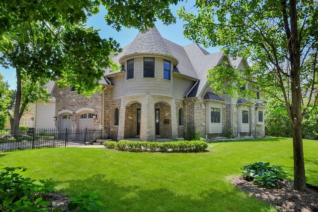 605 Thornwood Drive, Naperville, IL 60540