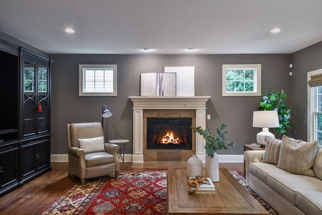605 Thornwood Drive, Naperville, IL 60540