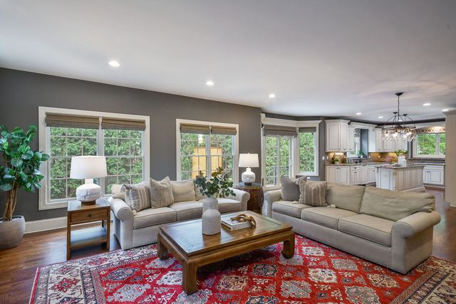 605 Thornwood Drive, Naperville, IL 60540