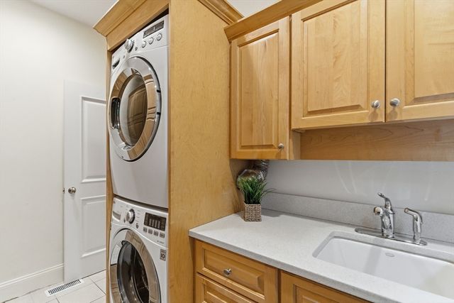 39 Adams St, Acton, MA 01720