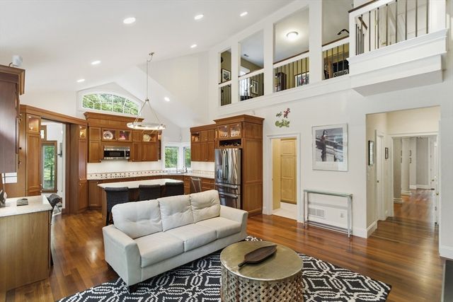 39 Adams St, Acton, MA 01720