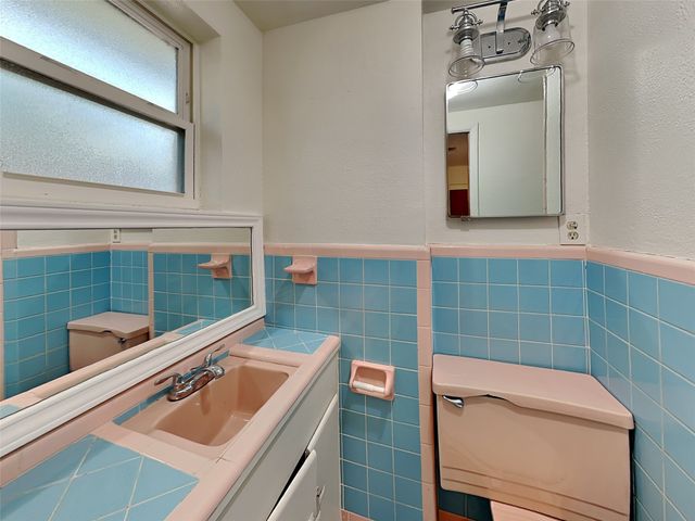 2102 Elmwood Boulevard, Dallas, TX 75224