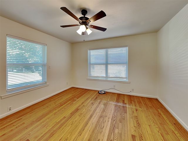 2102 Elmwood Boulevard, Dallas, TX 75224