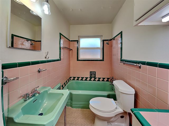 2102 Elmwood Boulevard, Dallas, TX 75224