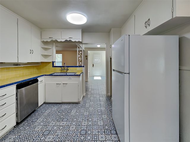 2102 Elmwood Boulevard, Dallas, TX 75224