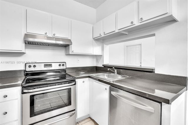 1701 NW 96th Ter 1C, Pembroke Pines, FL 33024