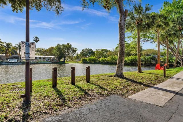 1701 NW 96th Ter 1C, Pembroke Pines, FL 33024