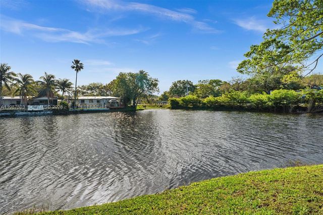 1701 NW 96th Ter 1C, Pembroke Pines, FL 33024