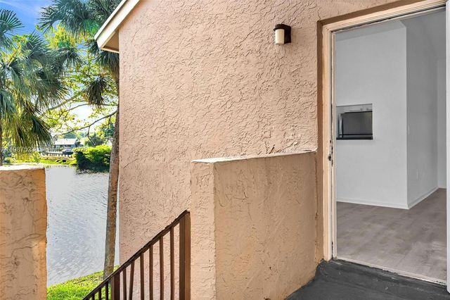 1701 NW 96th Ter 1C, Pembroke Pines, FL 33024
