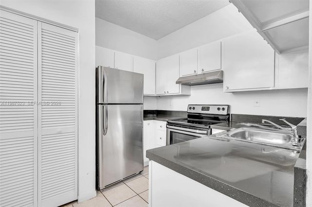1701 NW 96th Ter 1C, Pembroke Pines, FL 33024