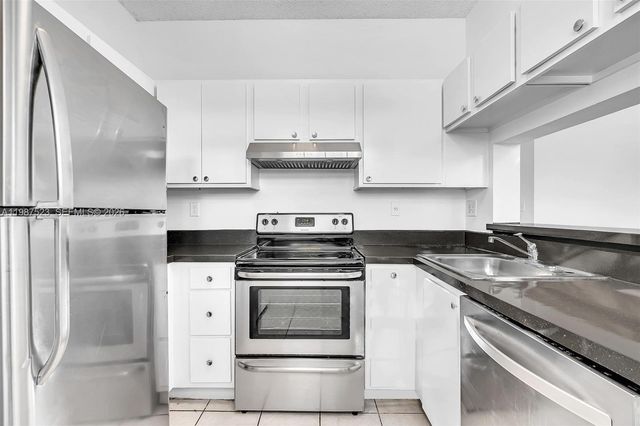 1701 NW 96th Ter 1C, Pembroke Pines, FL 33024