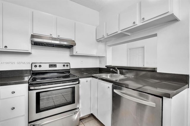 1701 NW 96th Ter 1C, Pembroke Pines, FL 33024