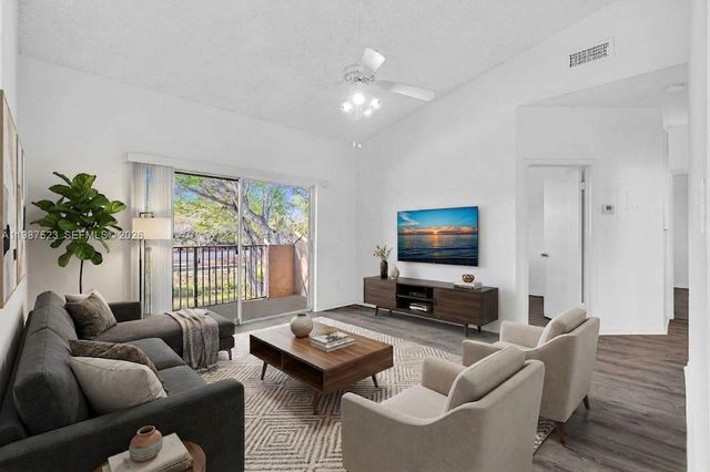 1701 NW 96th Ter 1C, Pembroke Pines, FL 33024