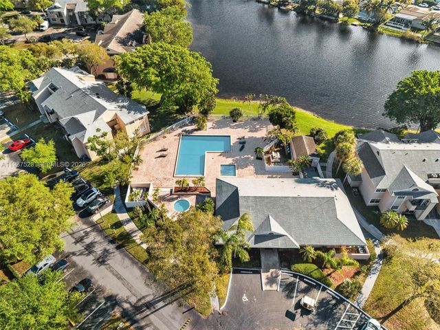 1701 NW 96th Ter 1C, Pembroke Pines, FL 33024