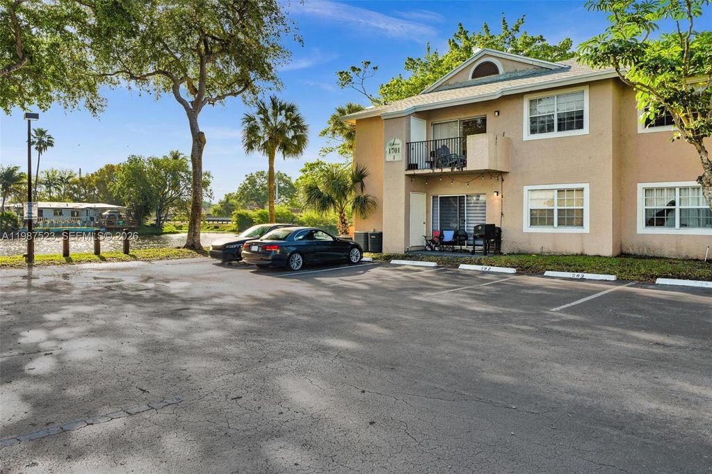 1701 NW 96th Ter 1C, Pembroke Pines, FL 33024