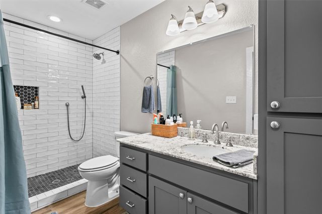 489 Schneider ST, Giddings, TX 78942