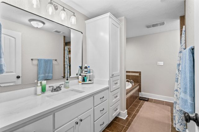 489 Schneider ST, Giddings, TX 78942