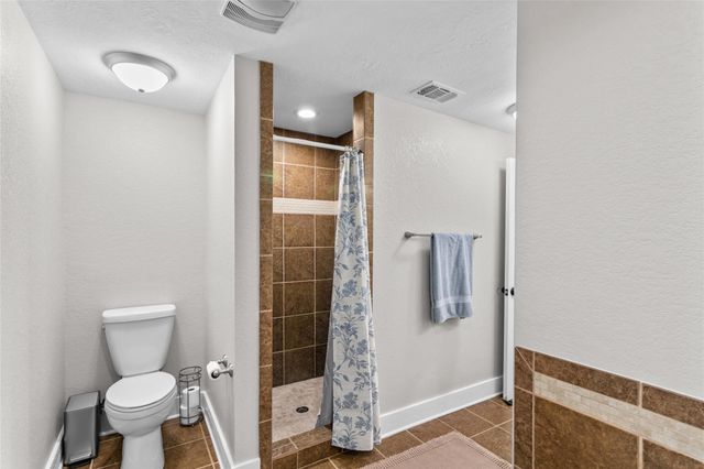 489 Schneider ST, Giddings, TX 78942