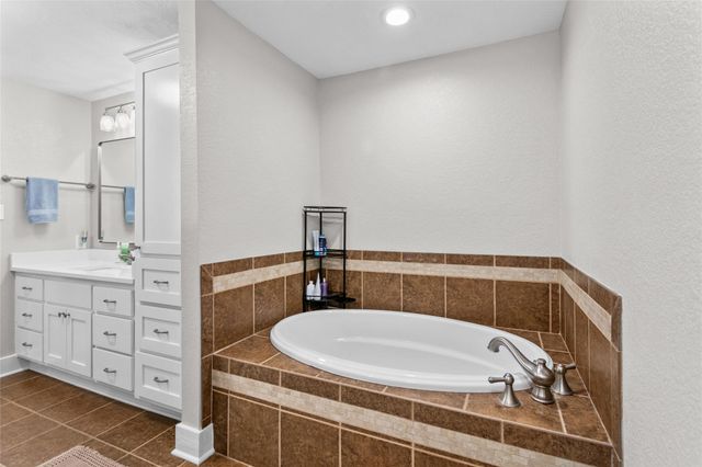 489 Schneider ST, Giddings, TX 78942