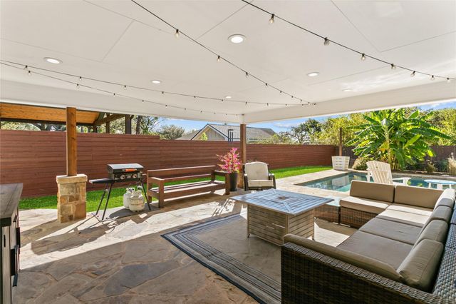 489 Schneider ST, Giddings, TX 78942