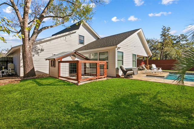 489 Schneider ST, Giddings, TX 78942