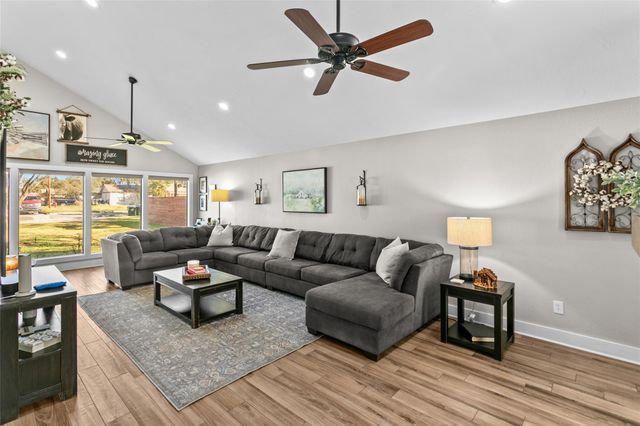 489 Schneider ST, Giddings, TX 78942