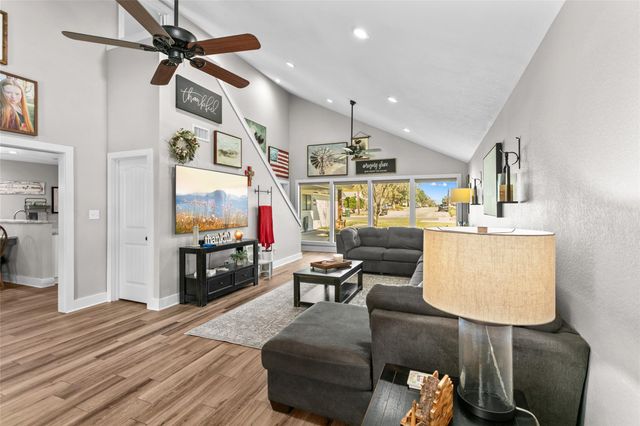 489 Schneider ST, Giddings, TX 78942