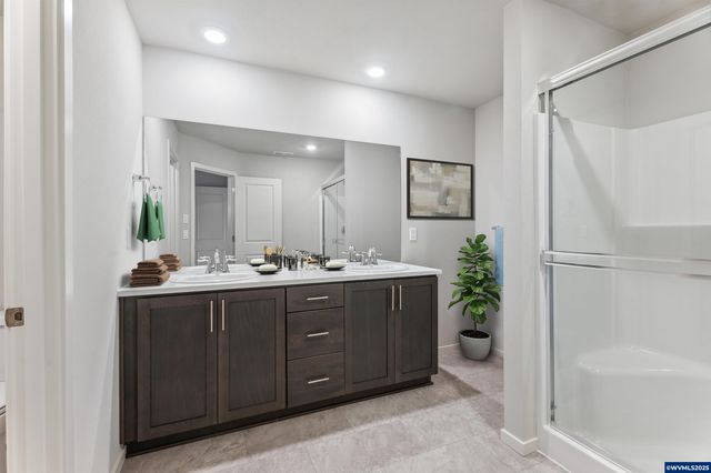 651 Merriott Ln, Woodburn, OR 97071