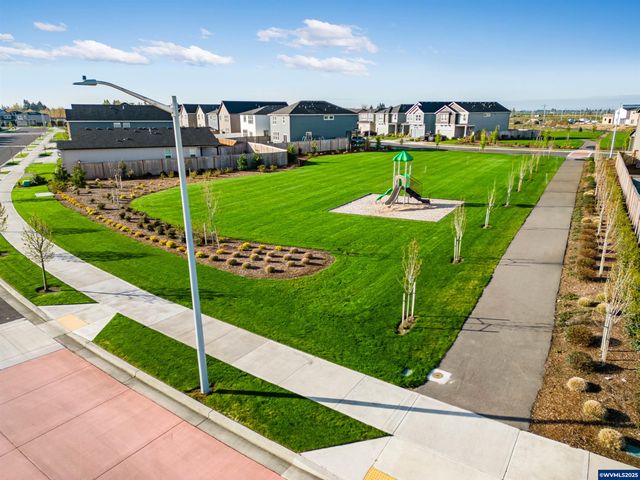 651 Merriott Ln, Woodburn, OR 97071