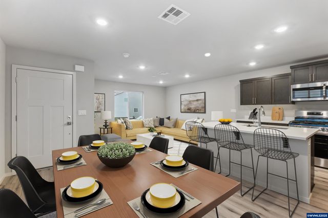 651 Merriott Ln, Woodburn, OR 97071