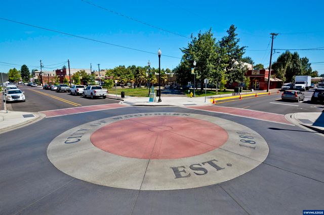 651 Merriott Ln, Woodburn, OR 97071