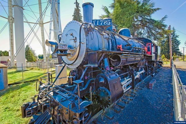 651 Merriott Ln, Woodburn, OR 97071