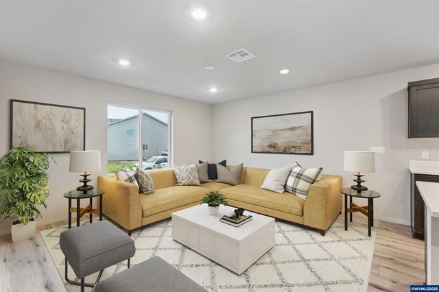 651 Merriott Ln, Woodburn, OR 97071