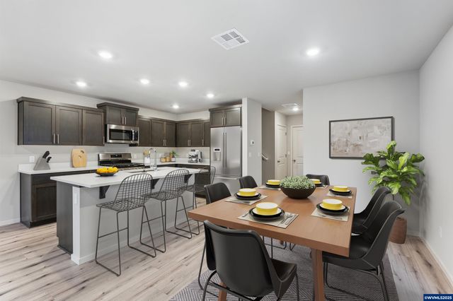 651 Merriott Ln, Woodburn, OR 97071