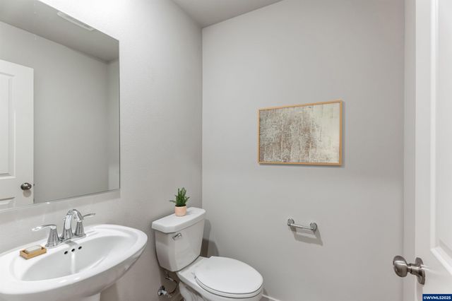 651 Merriott Ln, Woodburn, OR 97071