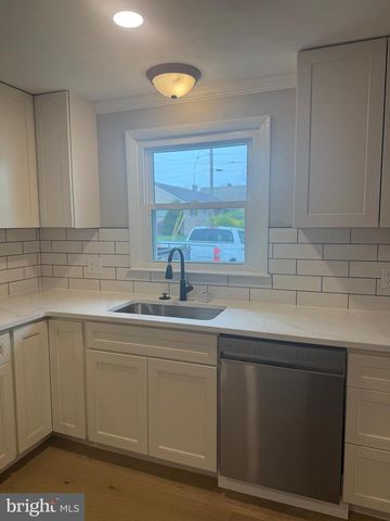 305 S FORNEY AVE, Hanover, PA 17331