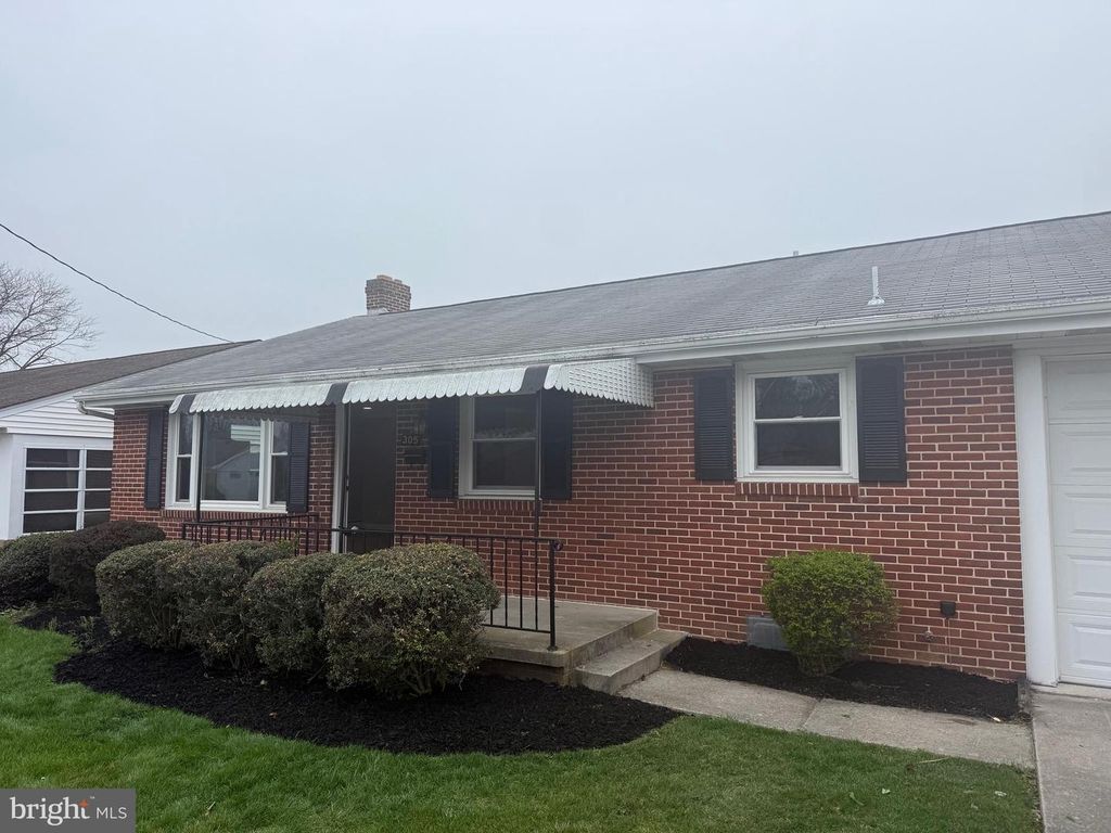 305 S FORNEY AVE, Hanover, PA 17331