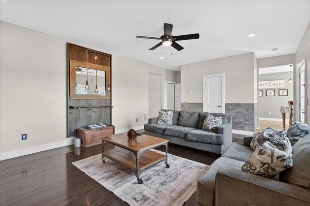 110 S High Ridge Dr, Goodlettsville, TN 37072